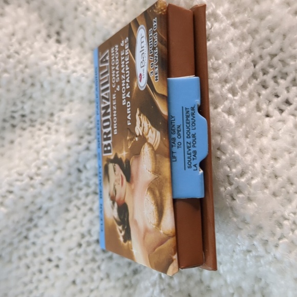 theBalm Bronzilla: Bronzer, Contour, & Shadow,  3g/0.11oz - Picture 4 of 8